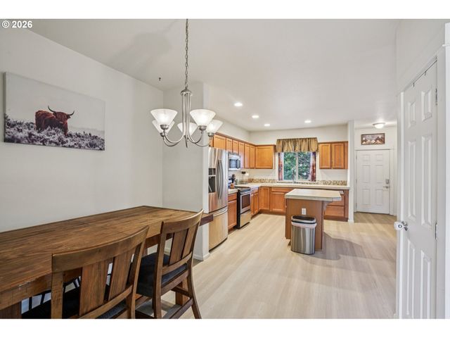 37834 SANDY HEIGHTS St, Sandy, OR 97055