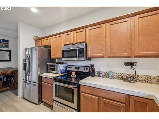 37834 SANDY HEIGHTS St, Sandy, OR 97055