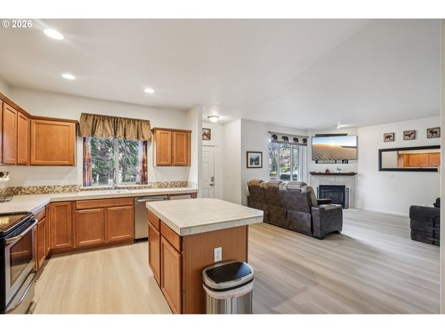 37834 SANDY HEIGHTS St, Sandy, OR 97055