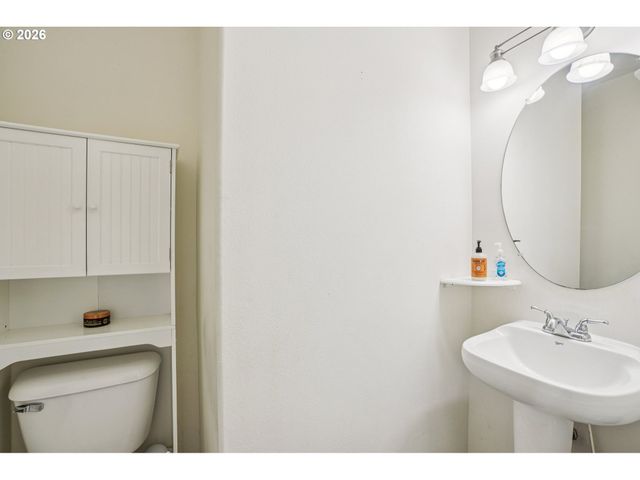 37834 SANDY HEIGHTS St, Sandy, OR 97055