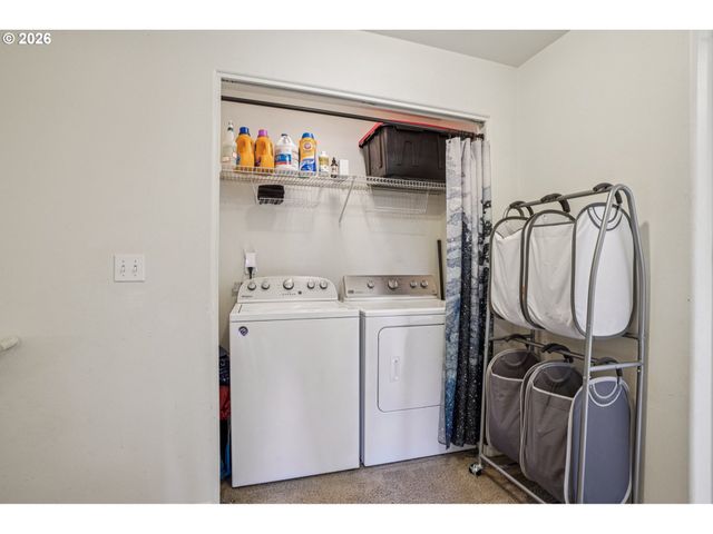 37834 SANDY HEIGHTS St, Sandy, OR 97055