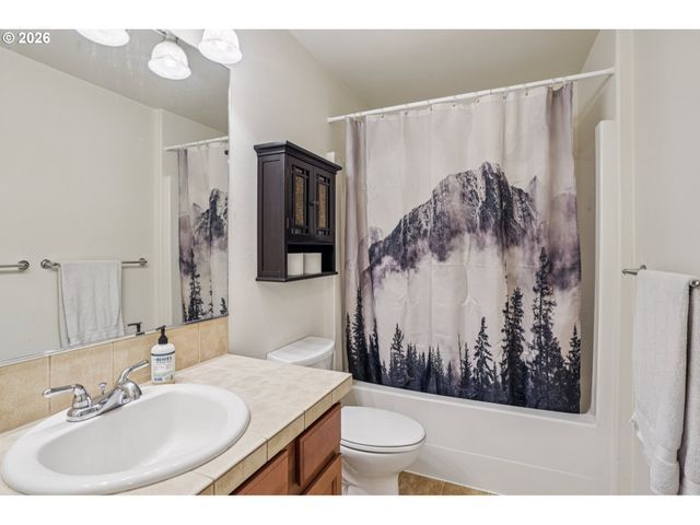 37834 SANDY HEIGHTS St, Sandy, OR 97055