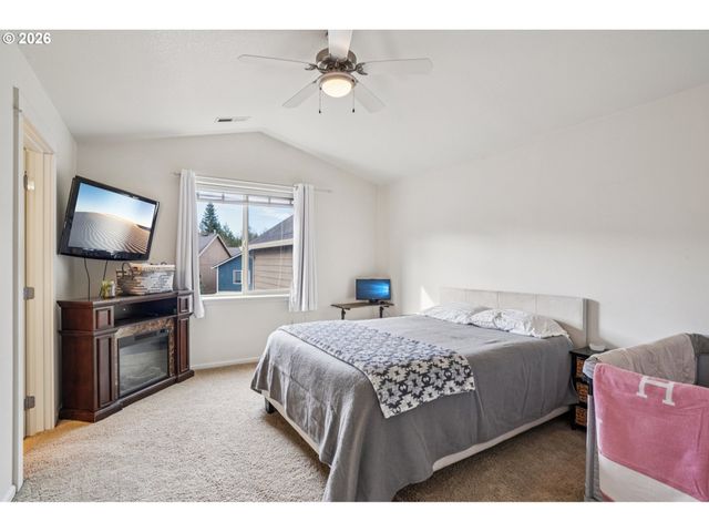 37834 SANDY HEIGHTS St, Sandy, OR 97055