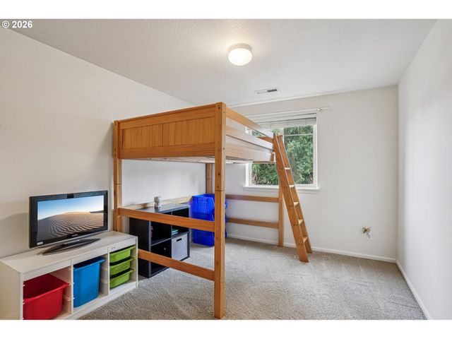 37834 SANDY HEIGHTS St, Sandy, OR 97055