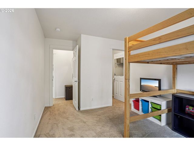 37834 SANDY HEIGHTS St, Sandy, OR 97055