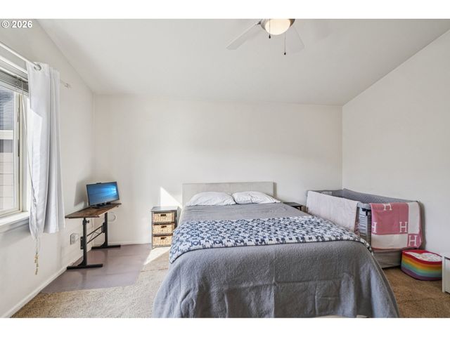 37834 SANDY HEIGHTS St, Sandy, OR 97055