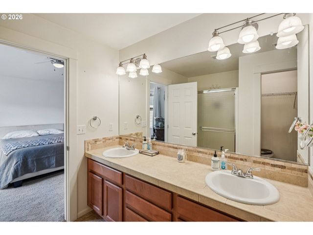 37834 SANDY HEIGHTS St, Sandy, OR 97055