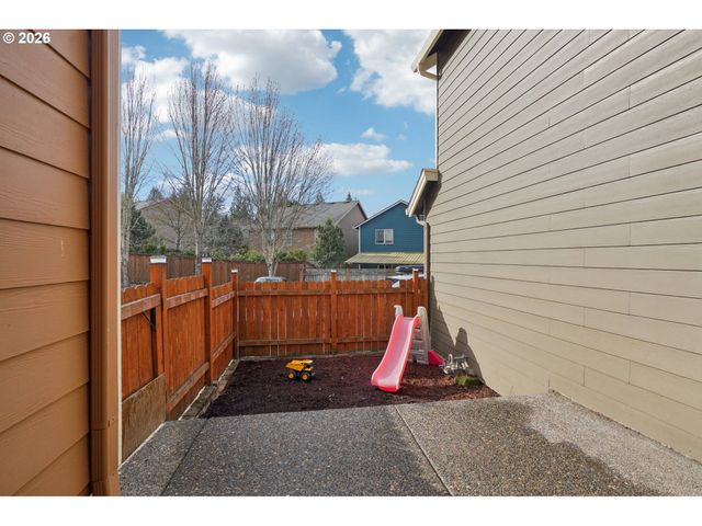 37834 SANDY HEIGHTS St, Sandy, OR 97055