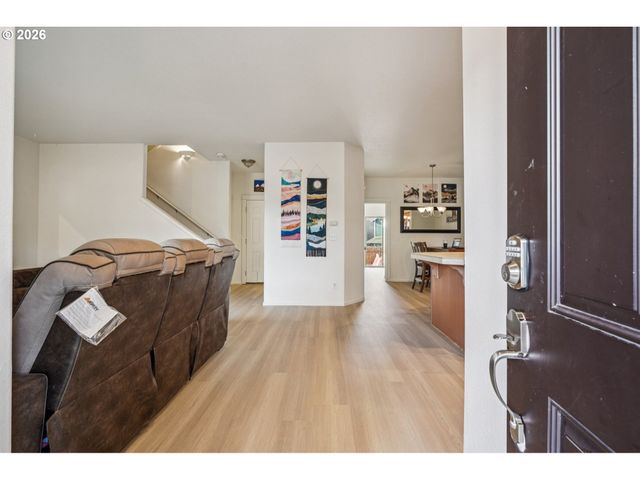 37834 SANDY HEIGHTS St, Sandy, OR 97055