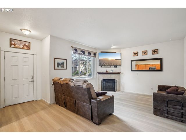 37834 SANDY HEIGHTS St, Sandy, OR 97055