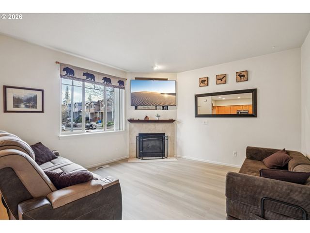 37834 SANDY HEIGHTS St, Sandy, OR 97055