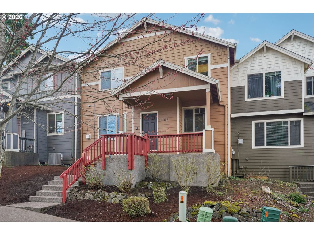 37834 SANDY HEIGHTS St, Sandy, OR 97055