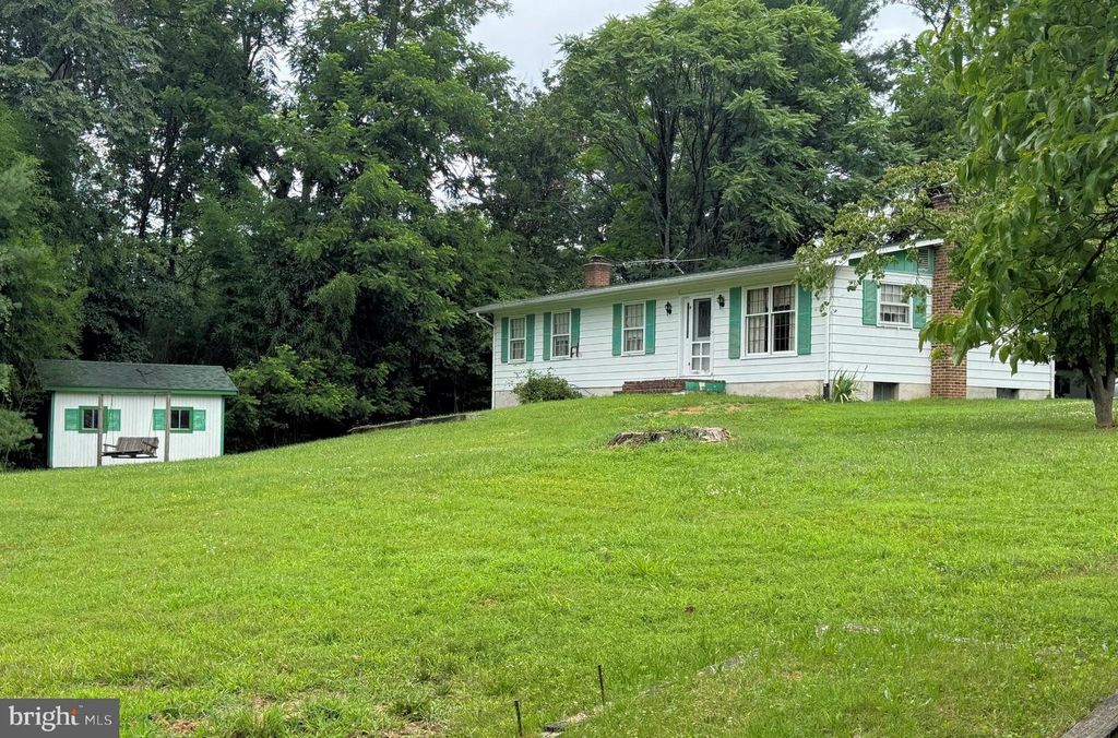 11299 RUSSELL RD, Hillsboro, VA 20132