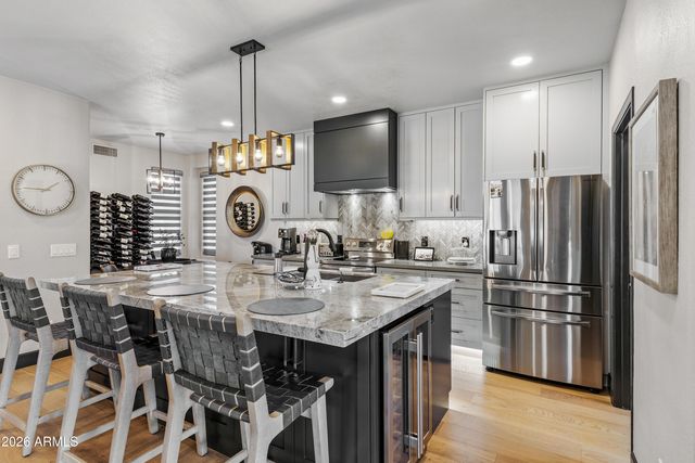 15221 N CLUBGATE Drive 2077, Scottsdale, AZ 85254