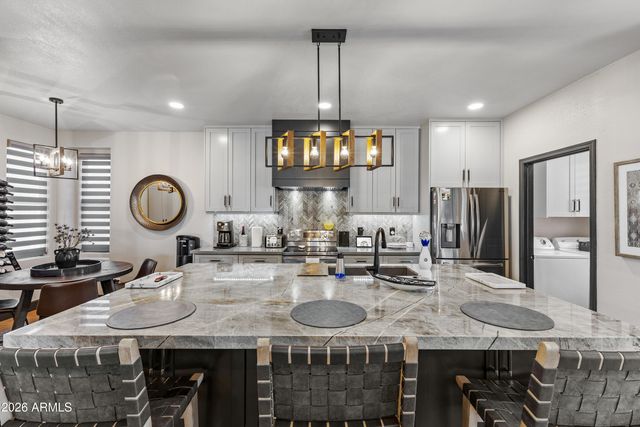 15221 N CLUBGATE Drive 2077, Scottsdale, AZ 85254