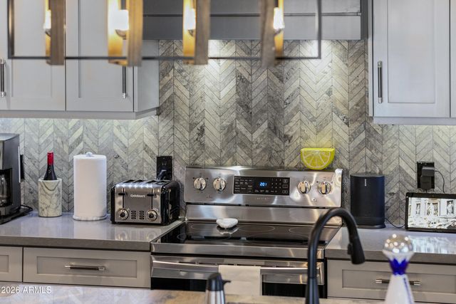 15221 N CLUBGATE Drive 2077, Scottsdale, AZ 85254