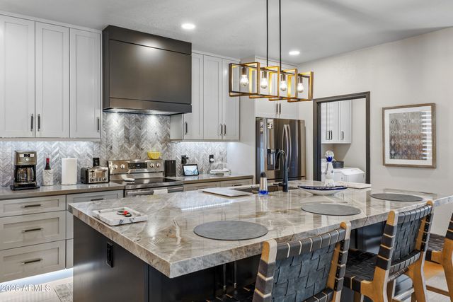 15221 N CLUBGATE Drive 2077, Scottsdale, AZ 85254