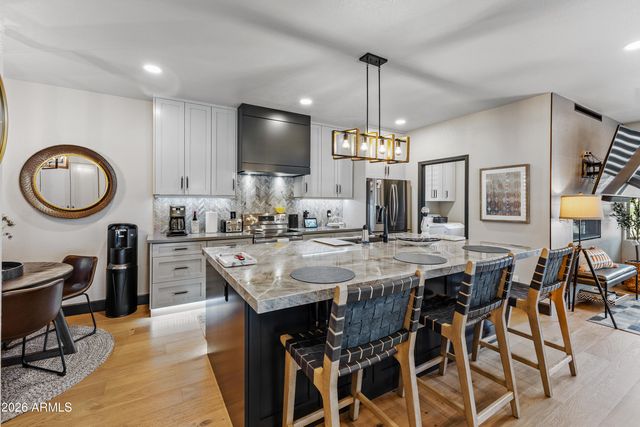 15221 N CLUBGATE Drive 2077, Scottsdale, AZ 85254