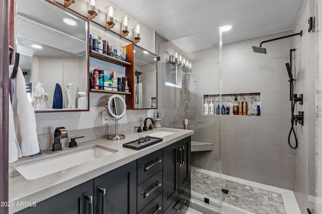 15221 N CLUBGATE Drive 2077, Scottsdale, AZ 85254