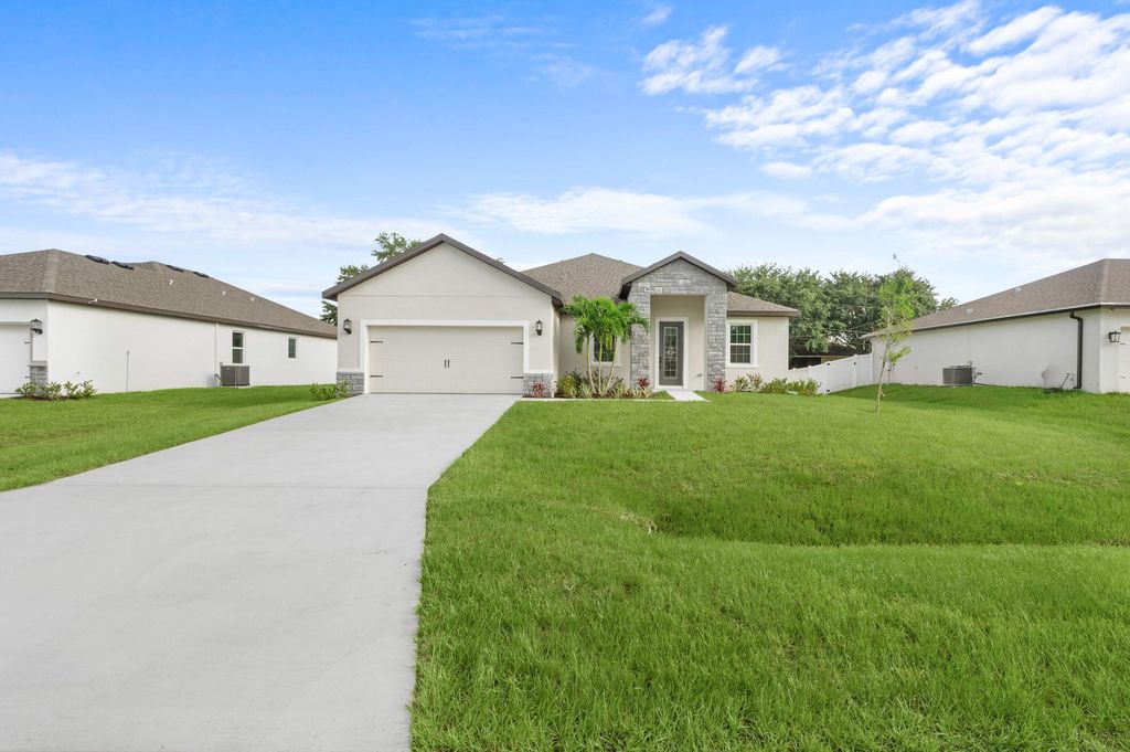 8016 102nd Court, Vero Beach, FL 32967