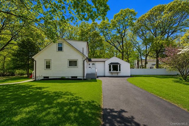 54 Linden Lane, Shirley, NY 11967