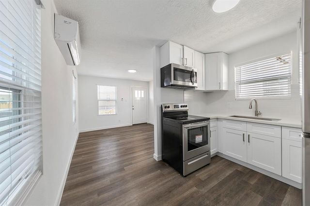 708 38th Street, Galveston, TX 77550