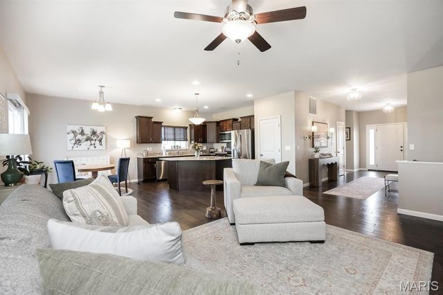 804 Bluff Ridge Ln Lane, Shiloh, IL 62221