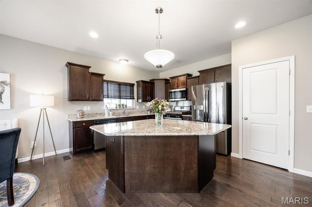 804 Bluff Ridge Ln Lane, Shiloh, IL 62221