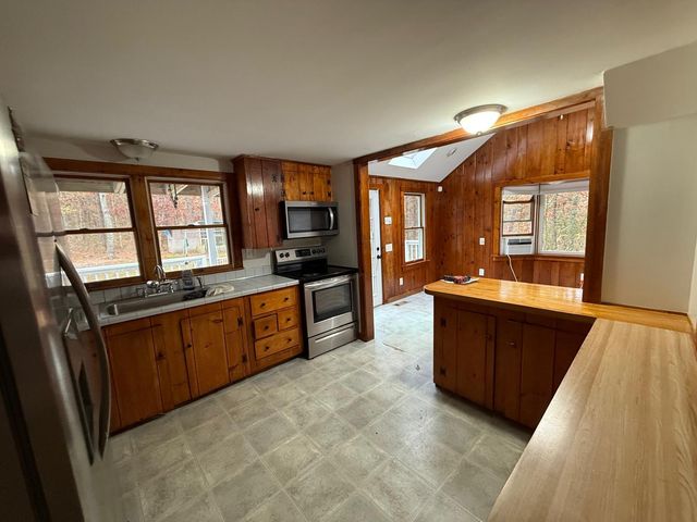 86 Lowell Road, Mashpee, MA 02649