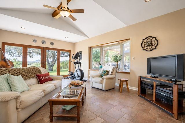 3273 Privilege Creek Rd, Pipe Creek, TX 78063