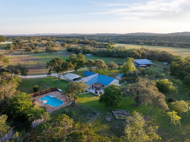 3273 Privilege Creek Rd, Pipe Creek, TX 78063