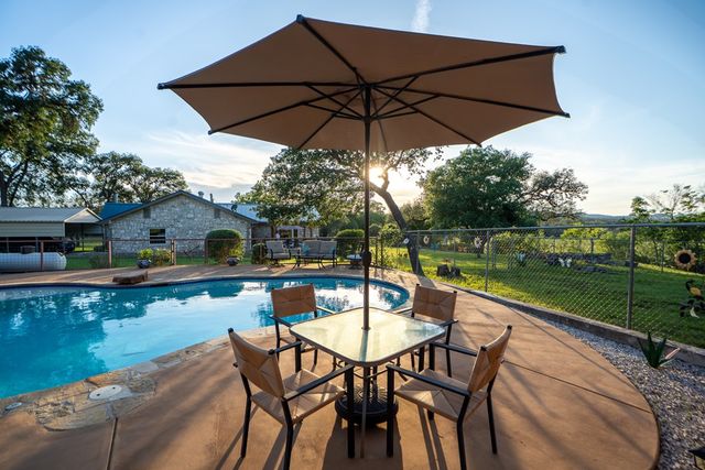 3273 Privilege Creek Rd, Pipe Creek, TX 78063