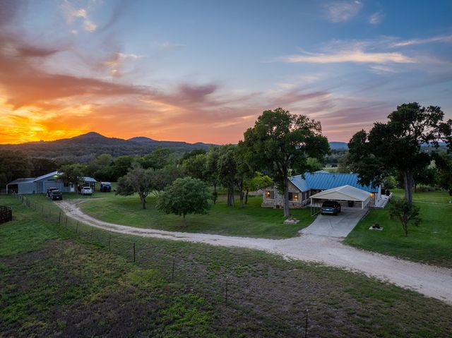 3273 Privilege Creek Rd, Pipe Creek, TX 78063
