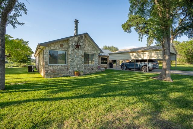 3273 Privilege Creek Rd, Pipe Creek, TX 78063