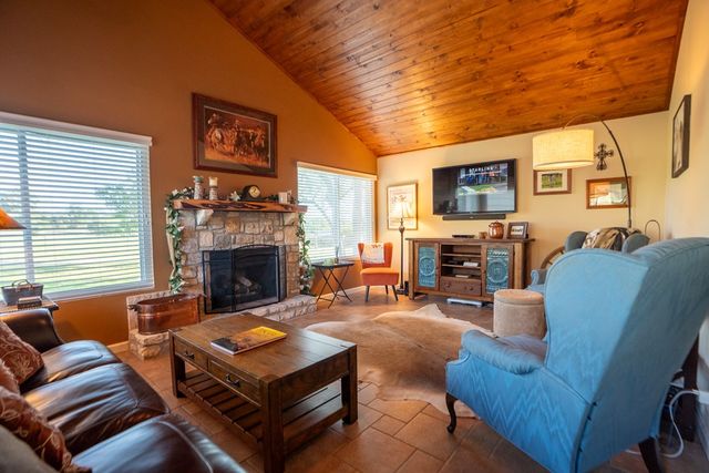 3273 Privilege Creek Rd, Pipe Creek, TX 78063