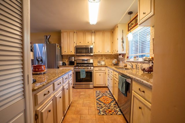 3273 Privilege Creek Rd, Pipe Creek, TX 78063