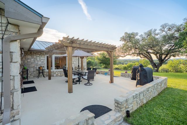 3273 Privilege Creek Rd, Pipe Creek, TX 78063