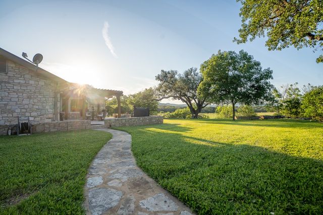 3273 Privilege Creek Rd, Pipe Creek, TX 78063