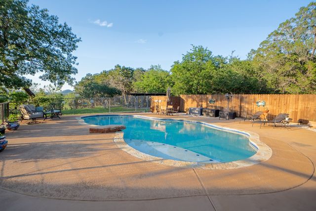 3273 Privilege Creek Rd, Pipe Creek, TX 78063