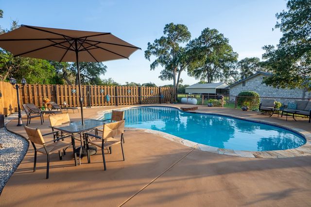 3273 Privilege Creek Rd, Pipe Creek, TX 78063