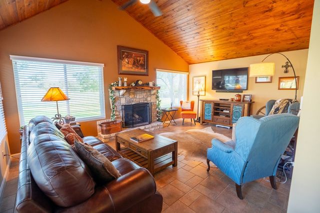 3273 Privilege Creek Rd, Pipe Creek, TX 78063