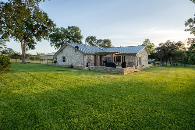 3273 Privilege Creek Rd, Pipe Creek, TX 78063