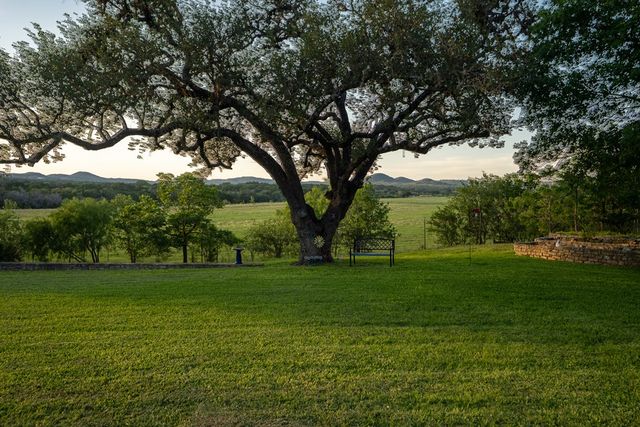 3273 Privilege Creek Rd, Pipe Creek, TX 78063
