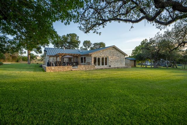 3273 Privilege Creek Rd, Pipe Creek, TX 78063