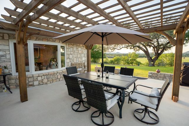 3273 Privilege Creek Rd, Pipe Creek, TX 78063