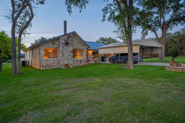 3273 Privilege Creek Rd, Pipe Creek, TX 78063