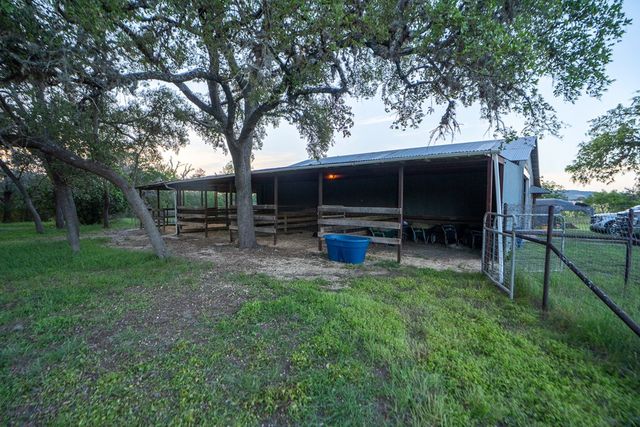 3273 Privilege Creek Rd, Pipe Creek, TX 78063