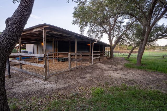 3273 Privilege Creek Rd, Pipe Creek, TX 78063