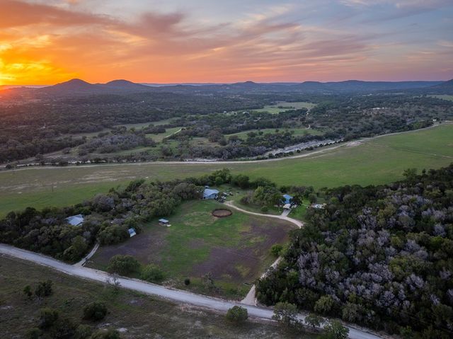 3273 Privilege Creek Rd, Pipe Creek, TX 78063