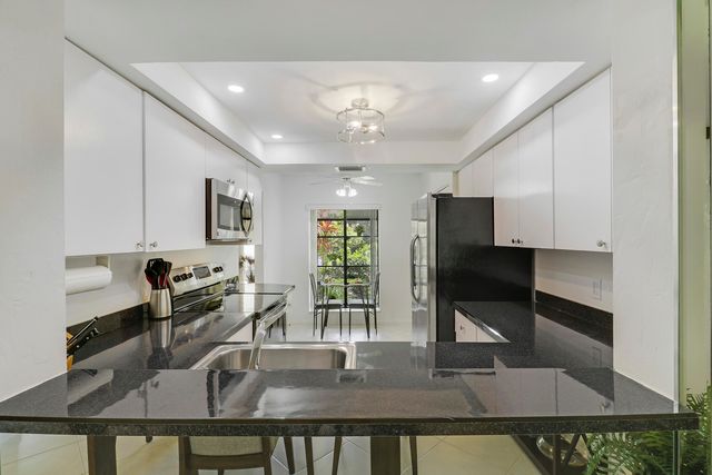 5121 Oak Hill Lane 412, Delray Beach, FL 33484